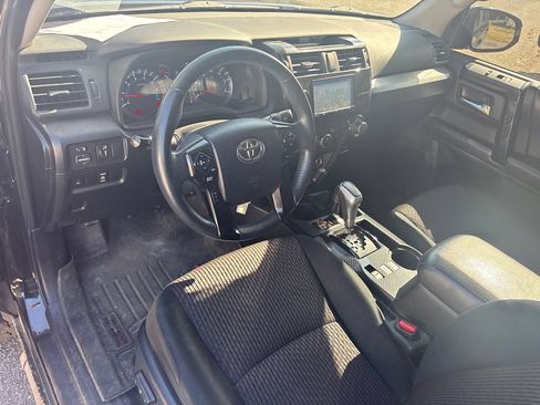 Used 2018 Toyota 4Runner TRD Off-Road AWD/4WD image 15