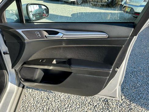 Used 2019 Ford Fusion SE image 16