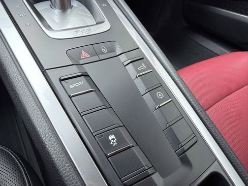 Used 2018 Porsche 718 Cayman RWD image 23