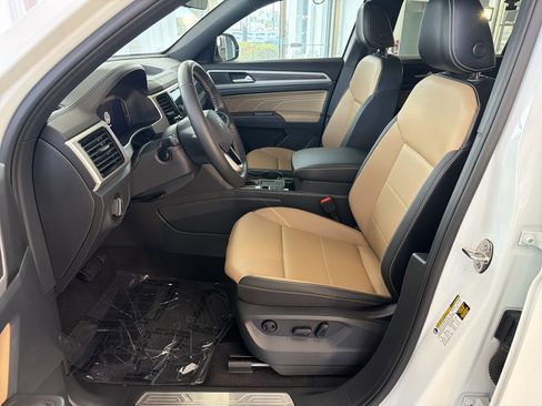 Certified 2022 Volkswagen Atlas Cross Sport SE w/ Panoramic Sunroof Package FWD image 5