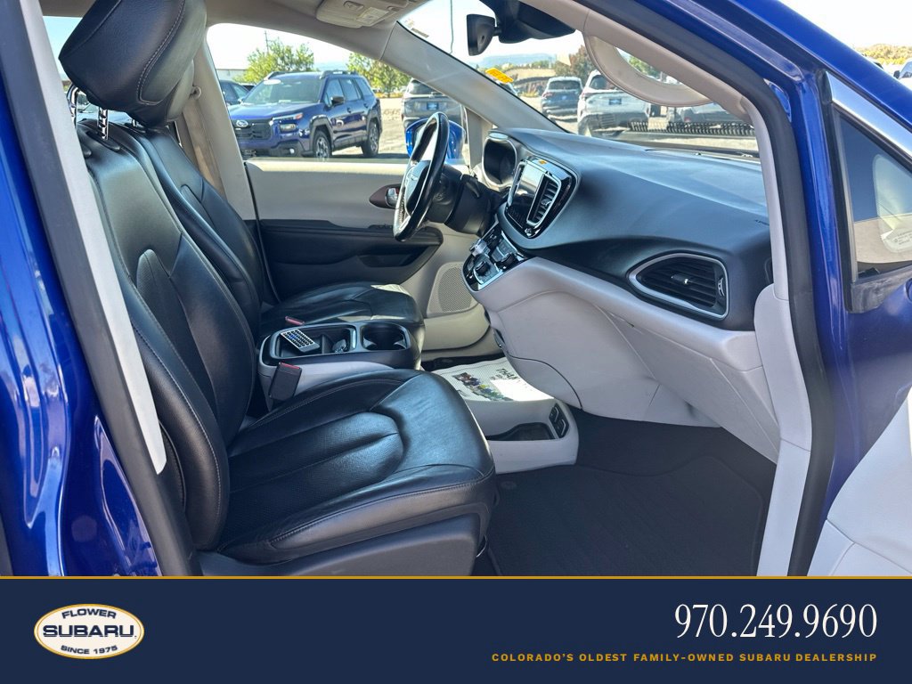 Used 2019 Chrysler Pacifica Touring-L w/ Advanced Safetytec Group FWD image 9