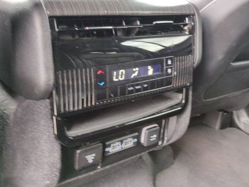 Used 2024 Jeep Wagoneer Series II w/ Flexible Seating Group RWD image 17