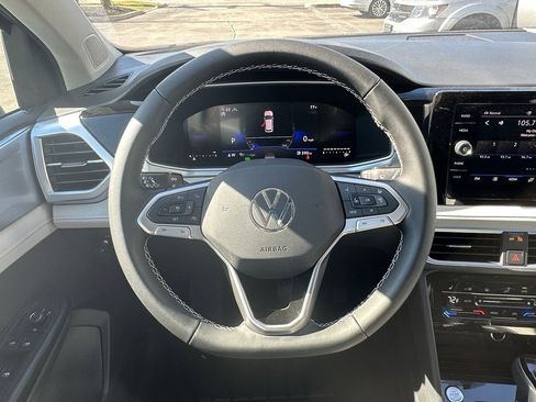 New 2025 Volkswagen Taos SE image 11