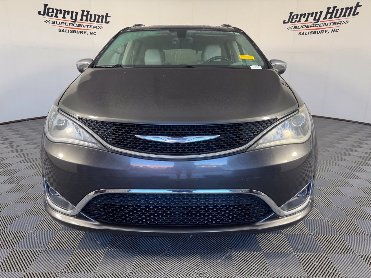 Used 2017 Chrysler Pacifica Limited FWD image 5