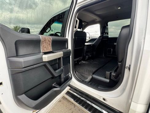 Used 2018 Ford F250 Lariat w/ Lariat Value Package image 16