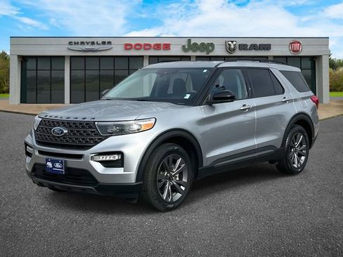 Used 2023 Ford Explorer XLT w/ Equipment Group 202A image 37