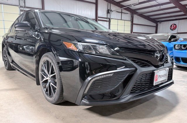 Used 2023 Toyota Camry SE FWD image 1