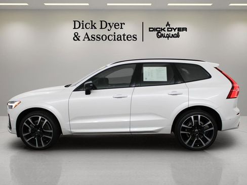 Certified 2023 Volvo XC60 B5 Ultimate w/ Climate Package image 9