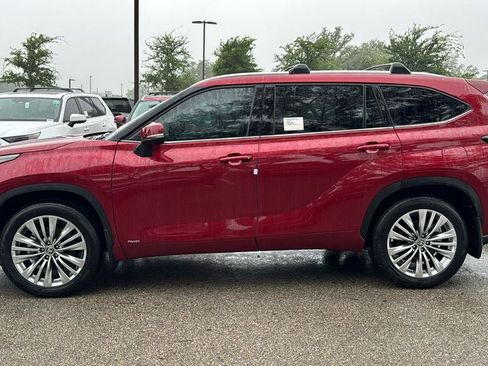 New 2026 Toyota Highlander Platinum AWD/4WD image 4