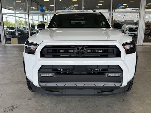 Used 2025 Toyota 4Runner SR5 AWD/4WD image 6