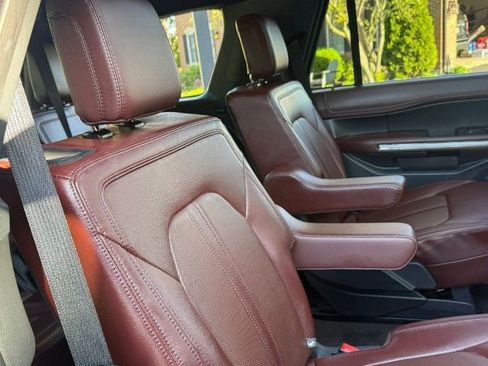 Used 2023 Ford Expedition Limited RWD image 16