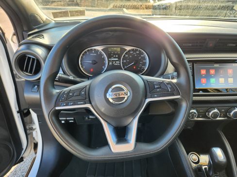 Used 2018 Nissan Kicks S image 18