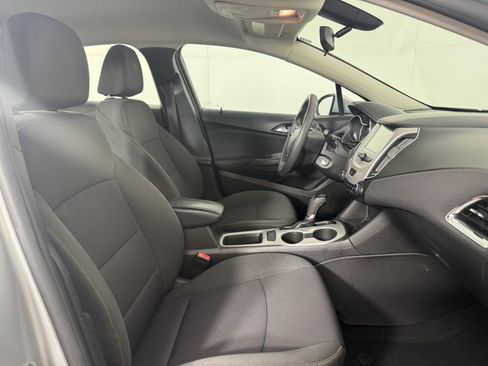 Used 2017 Chevrolet Cruze LS image 10