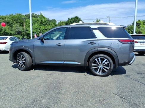 Certified 2024 Nissan Pathfinder Platinum w/ Cargo Package AWD/4WD image 8
