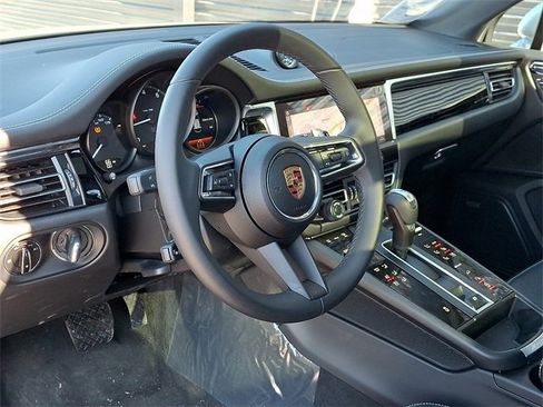 New 2025 Porsche Macan image 4