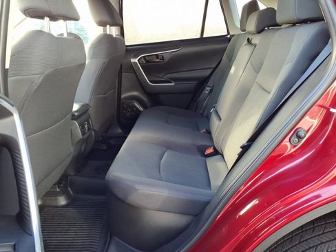 Used 2022 Toyota RAV4 LE image 12
