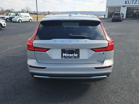 Used 2025 Volvo V60 B5 Cross Country Plus image 24