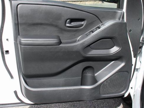 Used 2025 Nissan Frontier S w/ S Utility Package image 15