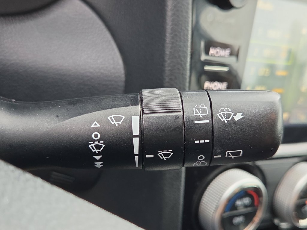 Used 2018 Subaru Forester 2.5i Premium AWD/4WD image 31