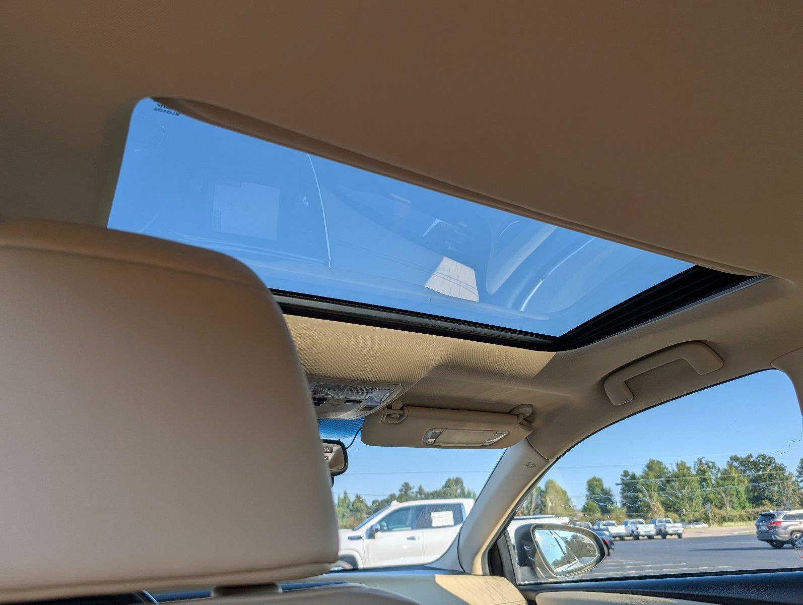 Used 2013 Toyota Avalon Limited FWD image 32