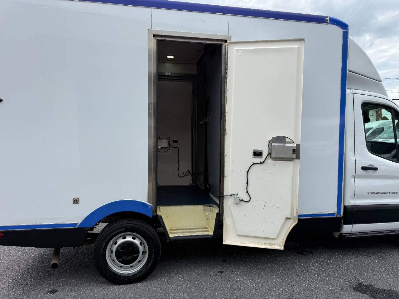Used 2022 Ford Transit 350 w/ Upfitter Package RWD image 40