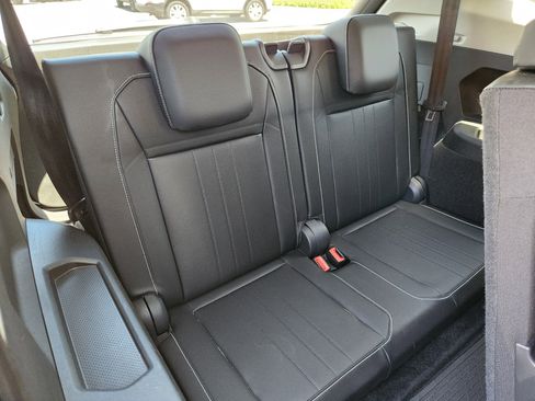 Used 2024 Volkswagen Tiguan SE FWD image 15