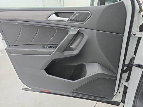 Certified 2022 Volkswagen Tiguan SE w/ Panoramic Sunroof Package image 27