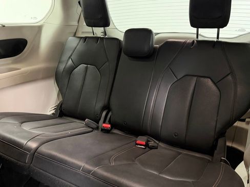 Used 2020 Chrysler Pacifica Touring-L Plus w/ Tire & Wheel Group image 24