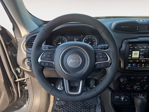 Used 2022 Jeep Renegade Latitude AWD/4WD image 12