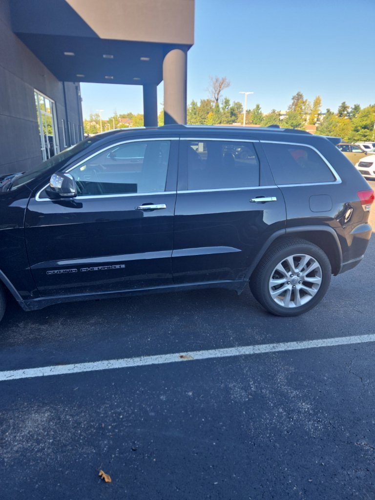 Used 2017 Jeep Grand Cherokee Limited w/ Trailer Tow Group IV AWD/4WD image 4