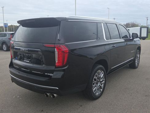 Used 2023 GMC Yukon XL Denali Ultimate AWD/4WD image 7