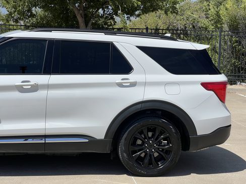 Used 2022 Ford Explorer XLT w/ Equipment Group 202A RWD image 6