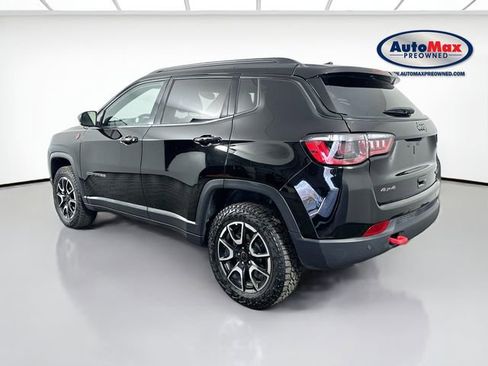 Used 2025 Jeep Compass Trailhawk image 5