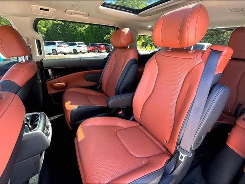 Used 2025 Kia Carnival SX Prestige FWD image 21