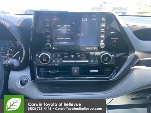 Certified 2021 Toyota Highlander XLE AWD/4WD image 12