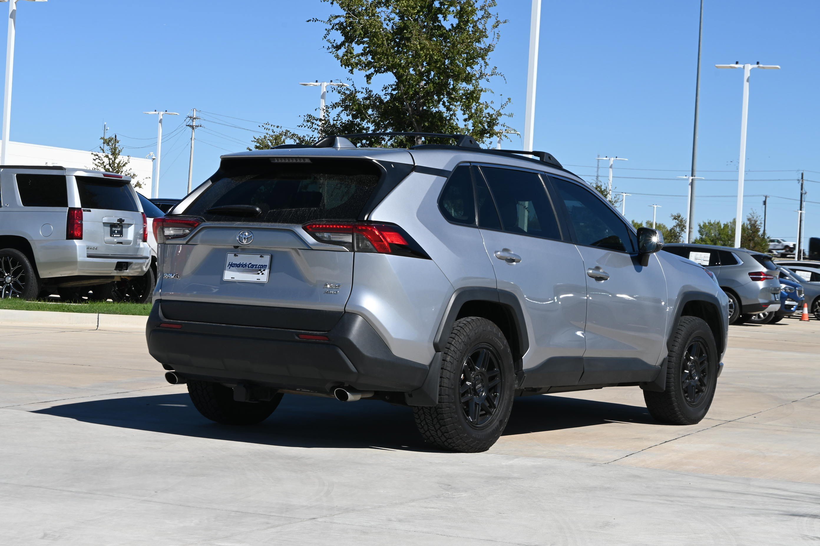 Used 2019 Toyota RAV4 XLE w/ Convenience Package AWD/4WD image 9