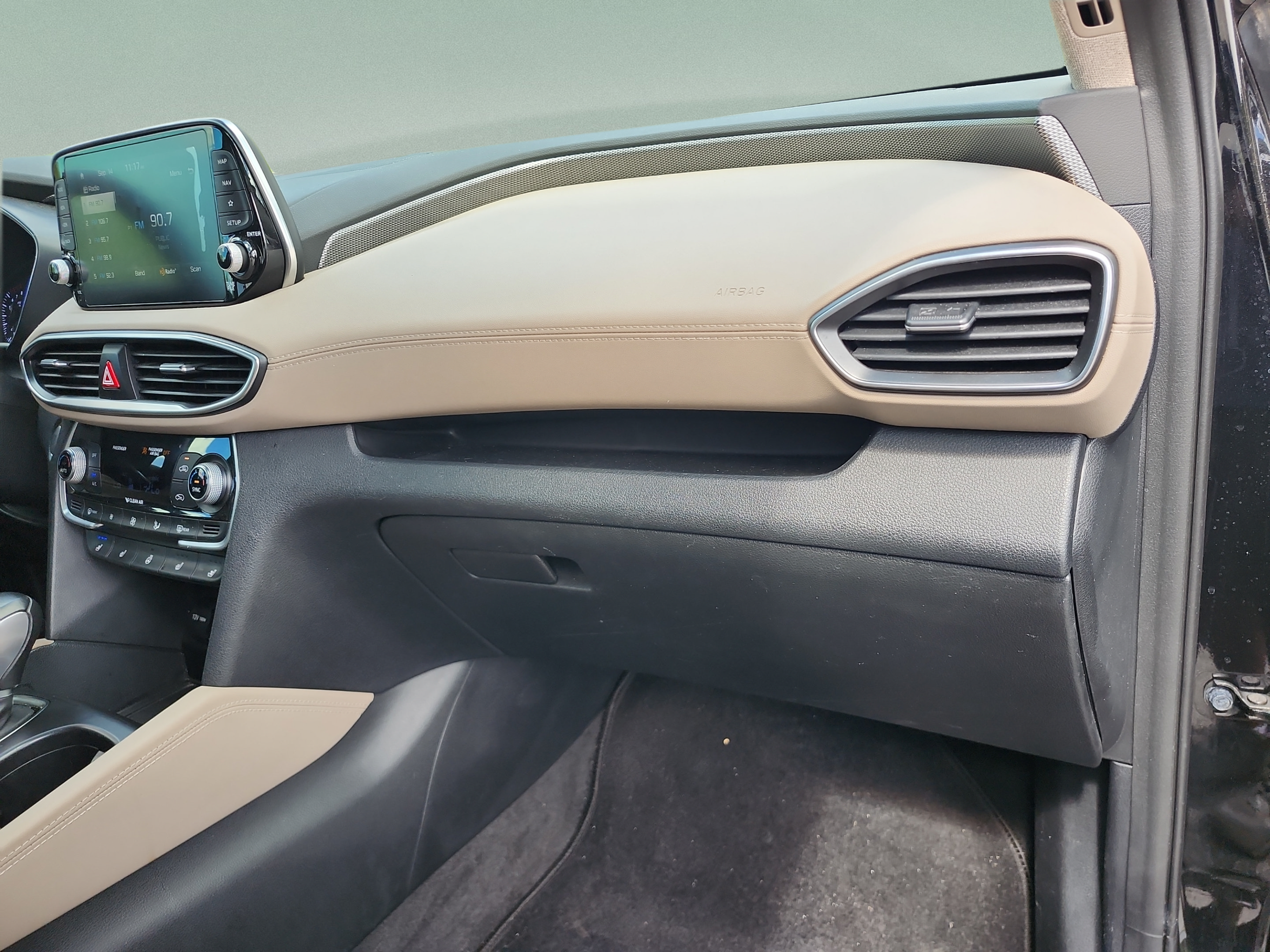 Used 2019 Hyundai Santa Fe FWD image 17