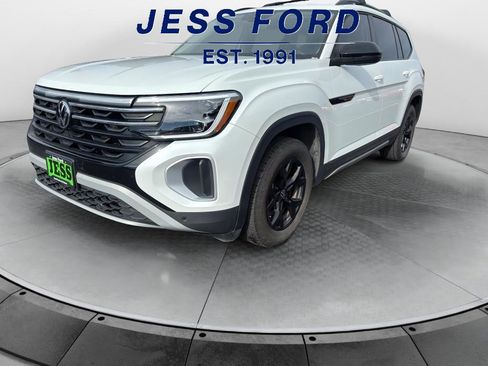 Used 2024 Volkswagen Atlas Peak Edition SEL image 1