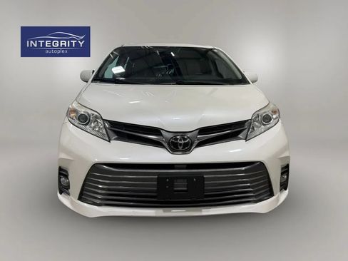 Used 2018 Toyota Sienna XLE w/ XLE Navigation Package FWD image 8