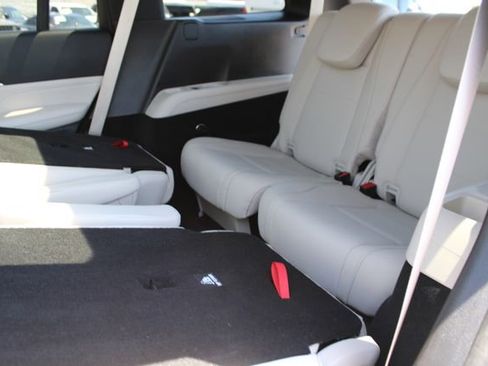 Used 2025 Mercedes-Benz GLS 450 4MATIC image 45