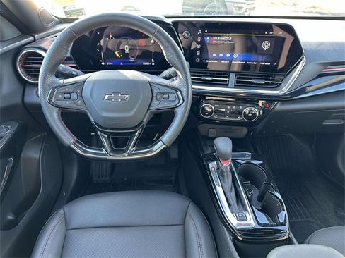 Used 2025 Chevrolet Trax RS w/ Sunroof Package image 8