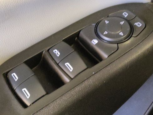 Used 2021 Chevrolet Equinox LT image 27