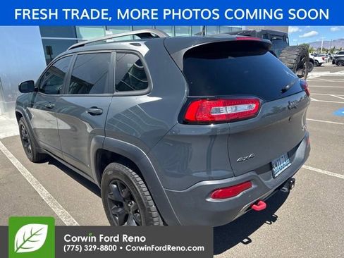 Used 2016 Jeep Cherokee Trailhawk AWD/4WD image 5