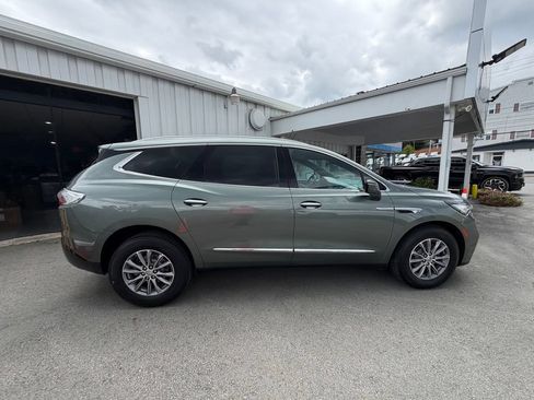 Used 2023 Buick Enclave Essence AWD/4WD image 6