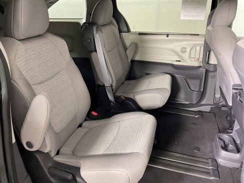 Used 2023 Toyota Sienna LE AWD/4WD image 22