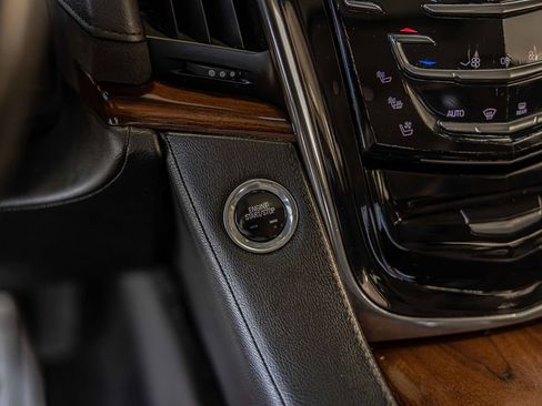 Used 2016 Cadillac Escalade ESV Premium image 29