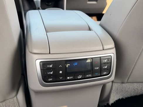 Used 2014 Toyota Highlander Limited Platinum AWD/4WD image 31
