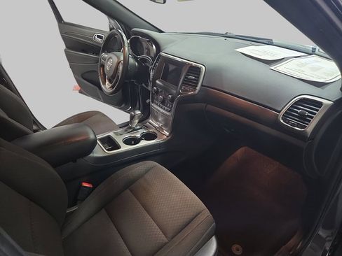 Used 2021 Jeep Grand Cherokee Laredo image 11