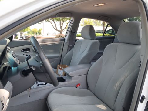 Used 2009 Toyota Camry LE FWD image 30