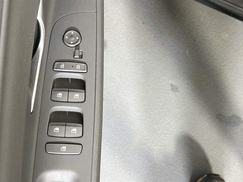 Used 2023 Hyundai Elantra SEL w/ Convenience Package FWD image 18